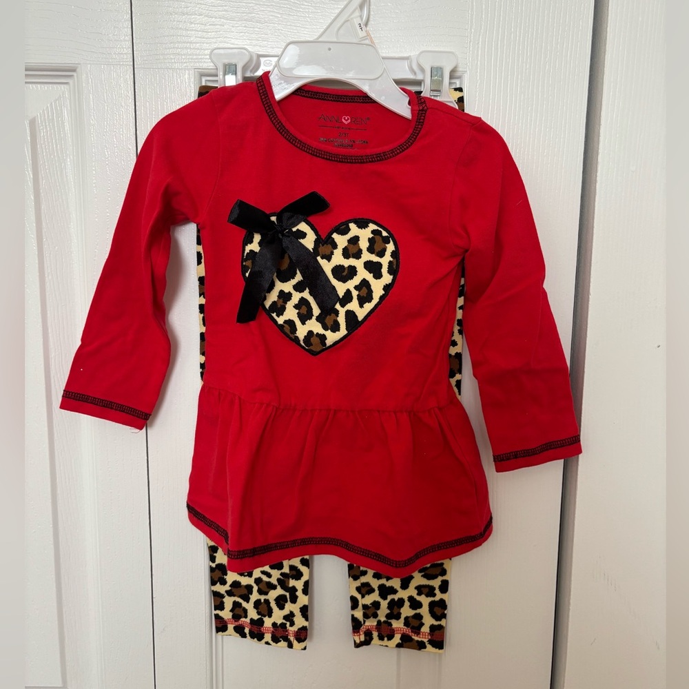 Ann Loren Red and Leopard Outfit